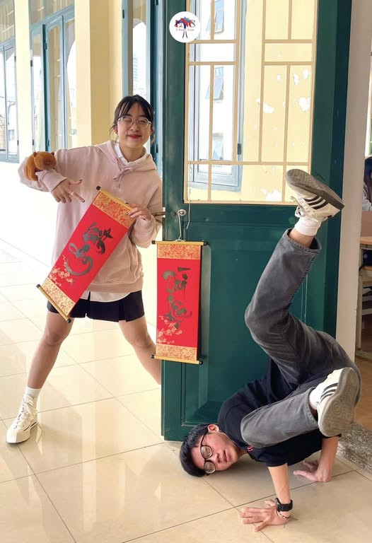 [E-NEWS] ĐI XIN CHỮ Ở HỘI CHỢ XUÂN TMU CÙNG ENC