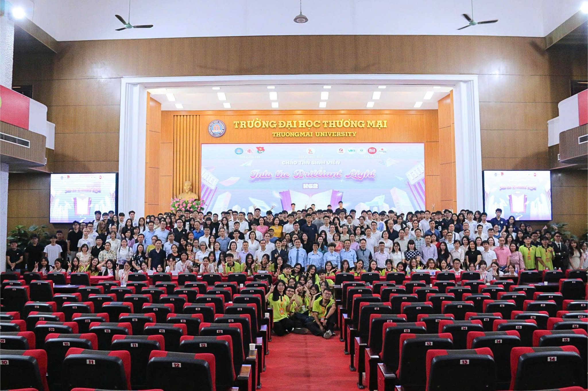 [CHÀO TÂN SINH VIÊN K62 - RECAP CHƯƠNG TRÌNH]KHƠI NGUỒN BẢN LĨNH – CHẮP CÁNH TƯƠNG LAI: DẤU ẤN Ý NGHĨA TẠI HỘI NGHỊ GẶP MẶT PHỤ HUYNH VÀ TÂN SINH VIÊN K62