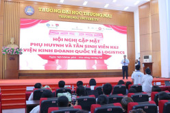 [CHÀO TÂN SINH VIÊN K62] "BỆ PHÓNG VÀNG KHAI PHÓNG TƯƠNG LAI": LỜI GỬI GẮM TÂM HUYẾT TỪ THẦY VIỆN TRƯỞNG TẠI HỘI NGHỊ GẶP MẶT PHỤ HUYNH VÀ TÂN SINH VIÊN K62